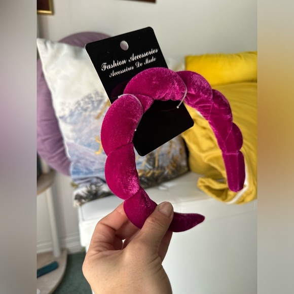 (Add to bundle for $5!) Pink/black velvet, wash headband, beautiful colour o/s - Picture 3 of 8